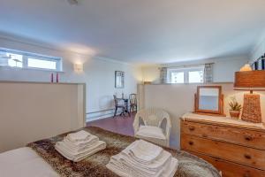 Martins Nest by Winterton Cottages