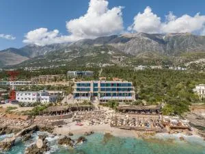 BEYOND A Luxury Boutique Hotel - 德尔米