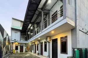 RedDoorz Syariah near Mall Of Serang - Pandegelang