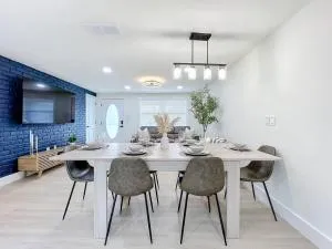 Poolside Paradise Near Siesta Key Beach - Sunrise