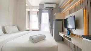 Simple and Cozy Living Studio Transpark Cibubur Apartment By Travelio