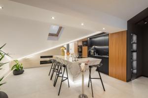 Luxury Penthouse Hvar with Jacuzzi & Sea View