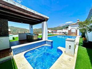 Elegant Villa with Jacuzzi in Canillas de Albaida