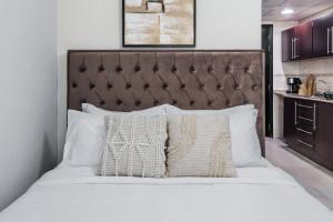 Cozy JLT Studio Lakeview Pool Metro Access