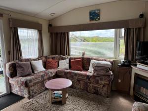 Family Caravan - Sleeps 8 - Pets Ok - Parking