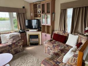 Family Caravan - Sleeps 8 - Pets Ok - Parking