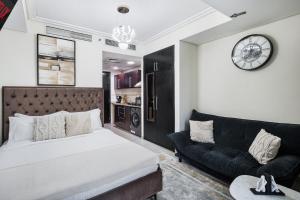 Cozy JLT Studio Lakeview Pool Metro Access