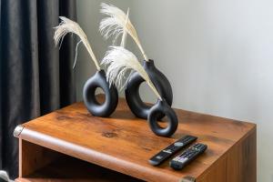 Cozy JLT Studio Lakeview Pool Metro Access