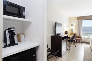 Standard Room room in Holiday Inn Phoenix Airport an IHG Hotel