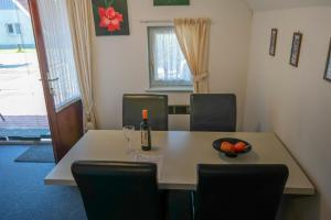 Dike House Affordable 6-Person Holiday Home Near the Sea Dike