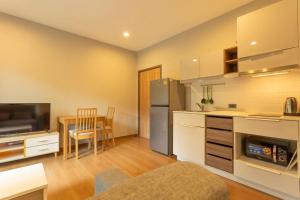 Gym Sauna Beach Everything walking Distance c117