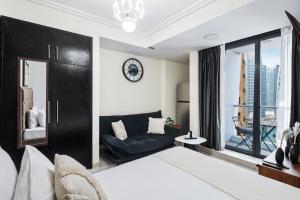 Cozy JLT Studio Lakeview Pool Metro Access