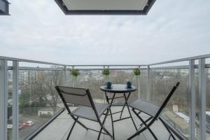 Modern & Cozy Przedmiejska Apartment in Wroclaw by Noclegi Renters