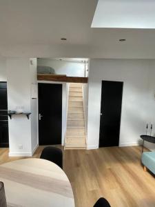 Epinal quartier historique, studio en mezzanine,