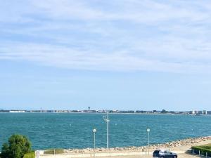 PORT CAMARGUE - APPARTEMENT 4 PERSONNES VUE SUR MER - 2 TERRASSES - PARKING