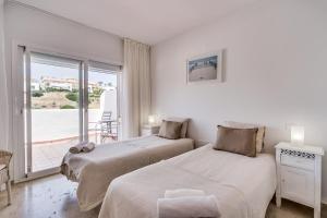 Family-Friendly Garden Apartment - Lunymar Golf Estepona, Pool & Near Beach