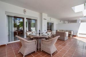 Family-Friendly Garden Apartment - Lunymar Golf Estepona, Pool & Near Beach