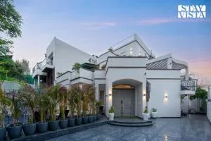 StayVista at The Sweet Sunsation with Jacuzzi, BBQ - Gurgaon