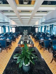 Du thuyền 5 sao thăm vịnh Hạ Long trong ngày - Bể bơi - đưa đón quanh Bãi Cháy - DRE