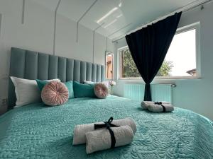 Elegant Escape Central Studio