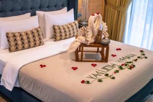 Luxury 2BR Private Pool loft forest ZN54