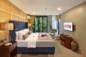 Luxury 2BR Private Pool loft forest ZN54