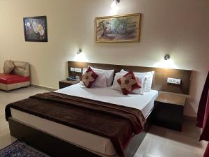 Couple friendly Deluxe Rooms Kasauli Hills Kumarhatti