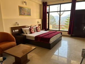 Couple friendly Deluxe Rooms Kasauli Hills Kumarhatti