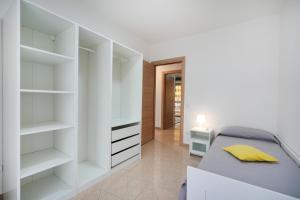 GuestHost - Silvias Apartment with parking - 400m from sea