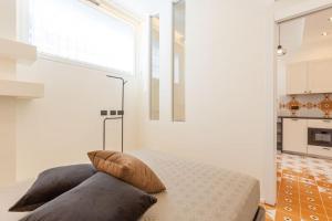 4FO6 Navigli-Duomo -Yellow Chic Apartment -