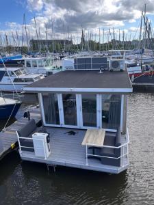 Comfi Winter Houseboat Maatrollie in Monnickendam