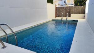 Casa muy cerca del mar con piscina