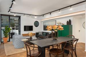 Central city penthouse with exquisite views