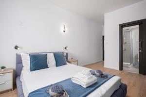 Paradise Apartment with Private Pool & Sea View