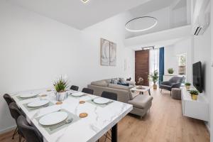 Paradise Apartment with Private Pool & Sea View