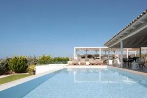 Alba Bianca Villa, Family Retreat with Heated Pool By ThinkVilla - Agios Ioannis