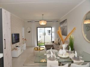 Elcaro Luxury Villas - Urban Taupe 1
