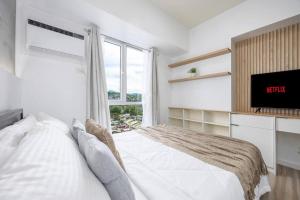 Furnished Studio in Avida Towers Riala, Cebu IT Park with Amazing Mountain View, Fast WiFi, Netflix, Pool and More