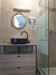 Sejours chez l'habitant La longere : Chambre Familiale avec Salle de Bains