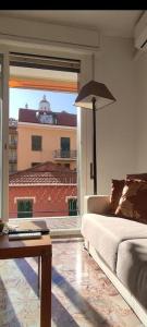 APPARTAMENTO DELIZIOSO CON TERRAZZO IN CENTRO-DELICIOUS APARTMENT WITH TERRACE