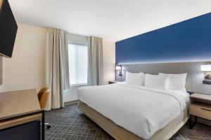 Efficiency King Suite - Non-Smoking room in Glenwood Suites Ascend Hotel Collection BY CHOICE HOTELS