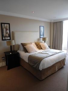 the Sails, Garden Penthouse with private rooftop splash pool