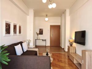 Phaedrus Living Piraeus Abstract Flat