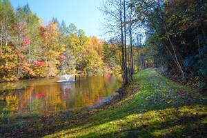 Peaceful Escape by Stony Brook Cabins