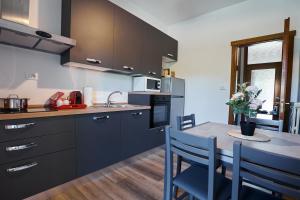 Ediths house just 850 meters from the beach, 2 bedrooms, 6 beds, air conditioning, private outdoor area