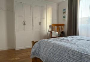 Dog friendly cottage 2 mins to beach with hot tub and Zappi EV