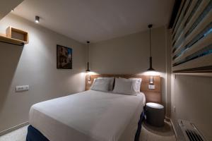 Semi-basement Apartment - Asklipiou Cube