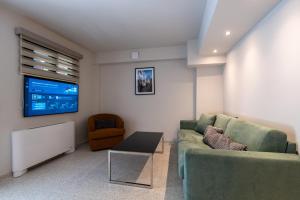 Semi-basement Apartment - Asklipiou Cube