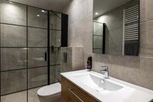 Semi-basement Apartment - Asklipiou Cube