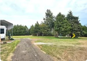 Small space on acrage - Guthrie